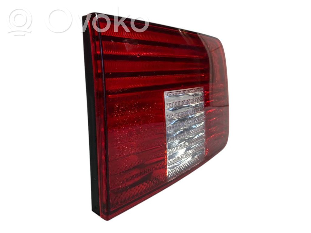 Задний фонарь на капоте