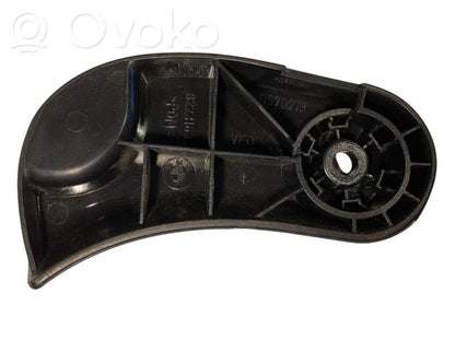 Dzinēja pārsega attaisīšanas rokturītis