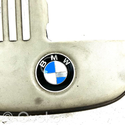 Engine cover (decorative trim)
