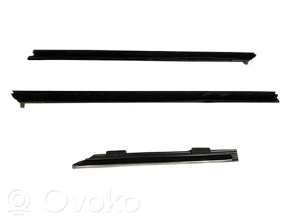 Занавеска на окне сзади