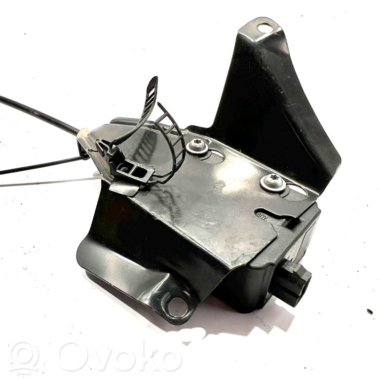 Electric fuel tank lock