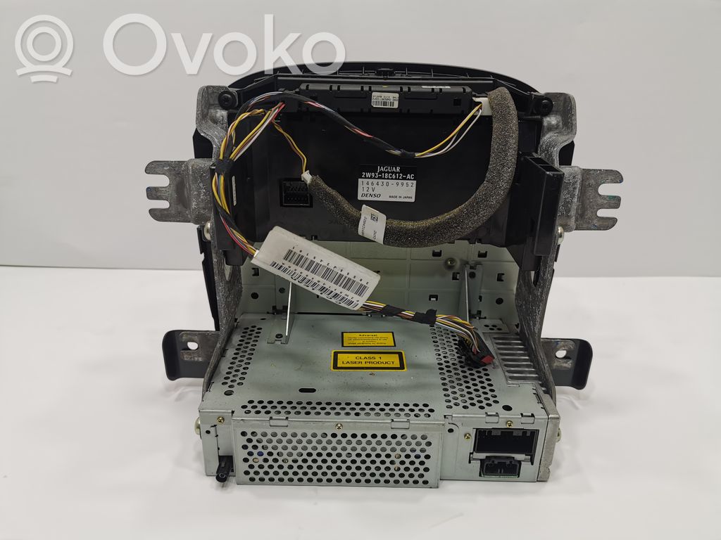 Radio / CD/DVD atskaņotājs / navigācija