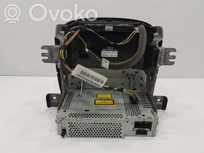 Radio / CD/DVD atskaņotājs / navigācija