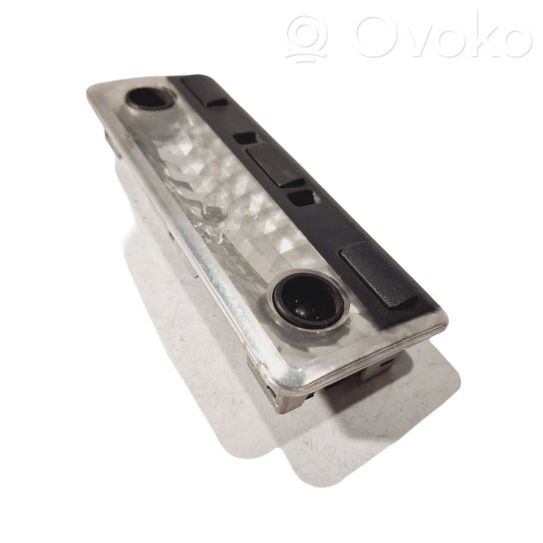 Освещение передних сидений