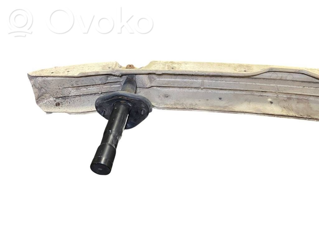 Aizmugurē bampera balka
