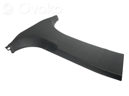 (B) statņa dekoratīvā apdare (apakšdaļa)