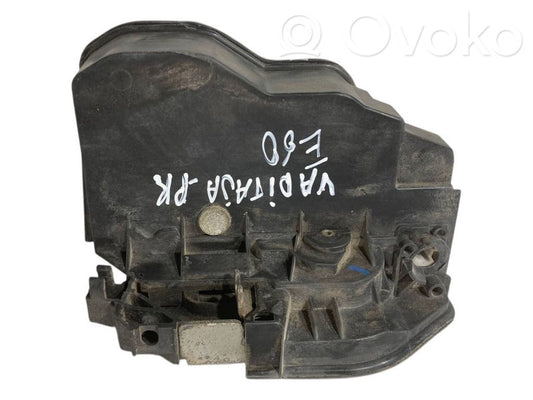 Priekšpusē slēdzene