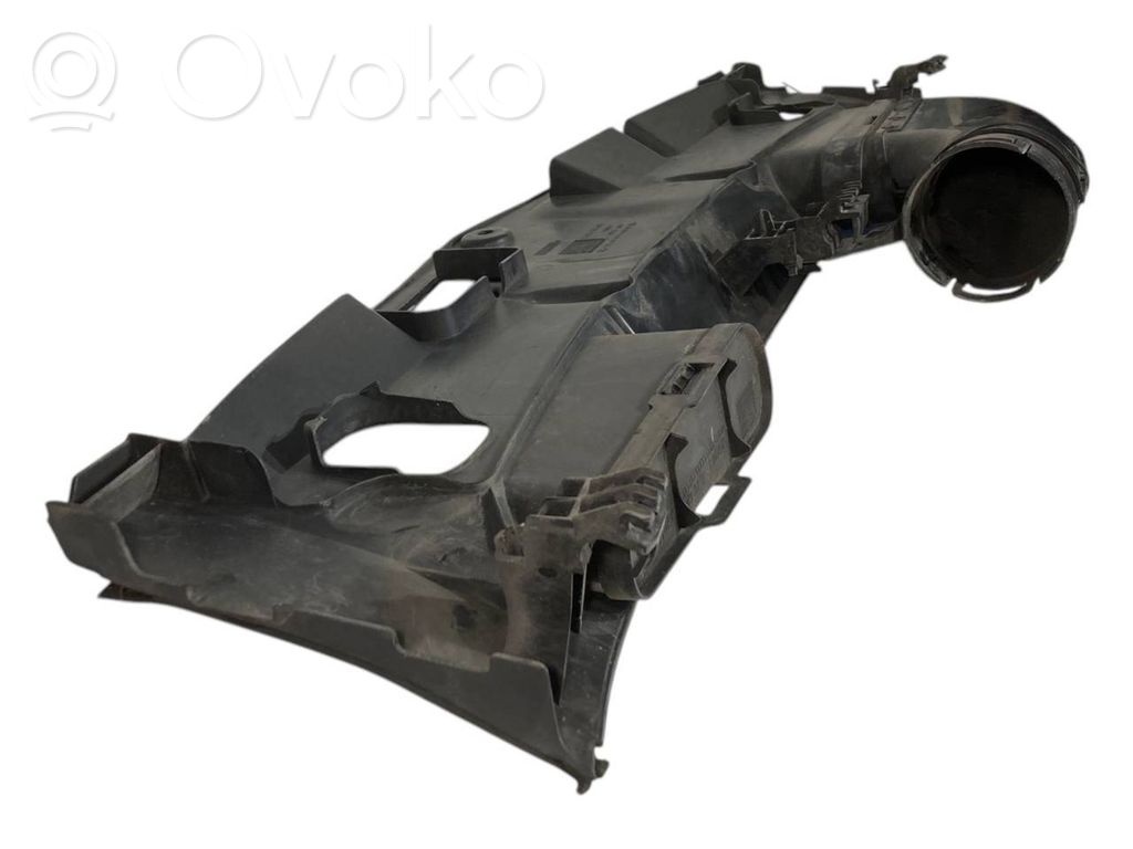 Dzinēja pārsega slēdzenes dekoratīvā apdare