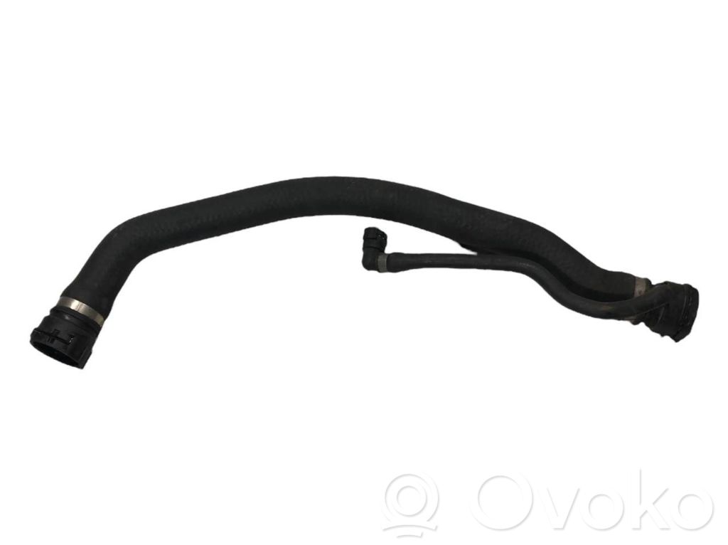 Caurulīte (-es) / šļūtene (-es)