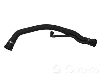 Caurulīte (-es) / šļūtene (-es)