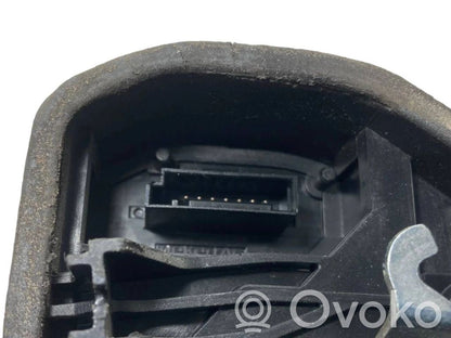 Aizmugurē slēdzene