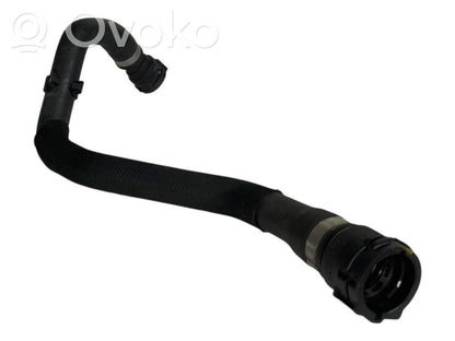 Caurulīte (-es) / šļūtene (-es)