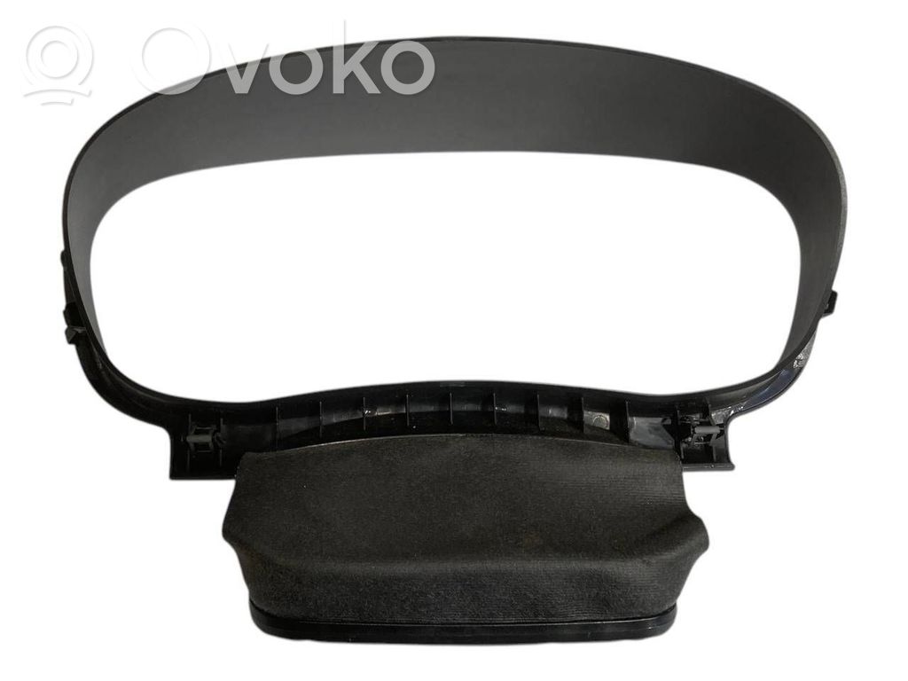 Instrumentu paneļa dekoratīvā apdare