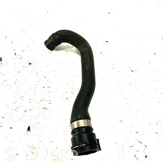 Caurulīte (-es) / šļūtene (-es)