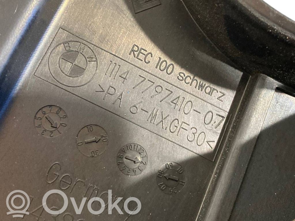 Dzinēja pārsegs (dekoratīva apdare)