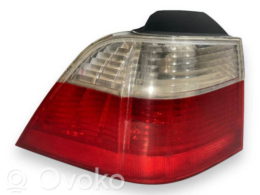 Задний фонарь в кузове