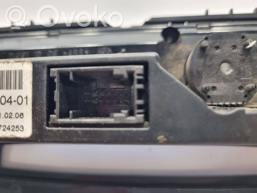 Gaisa kondicioniera / klimata kontroles / salona apsildes vadības bloks (salonā)