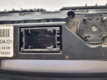 Gaisa kondicioniera / klimata kontroles / salona apsildes vadības bloks (salonā)