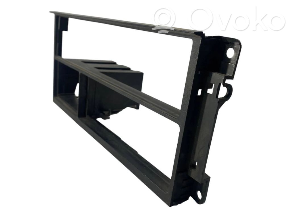 Radiouztvērēja / navigācija dekoratīvā apdare