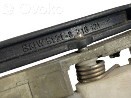 Priekšpusē turētājs / kronšteins ārējam atvēršanas rokturim