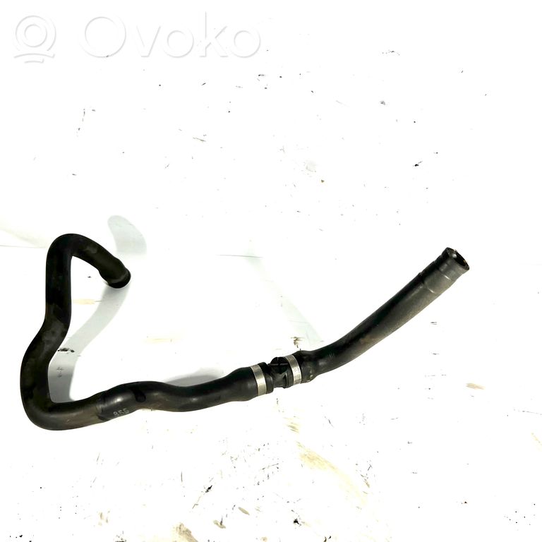 Caurulīte (-es) / šļūtene (-es)