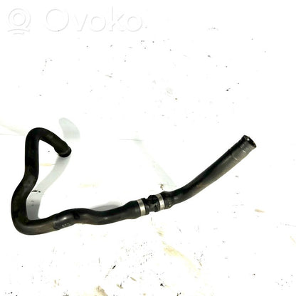 Caurulīte (-es) / šļūtene (-es)