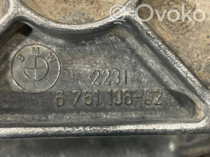 Transmission mounting bracket