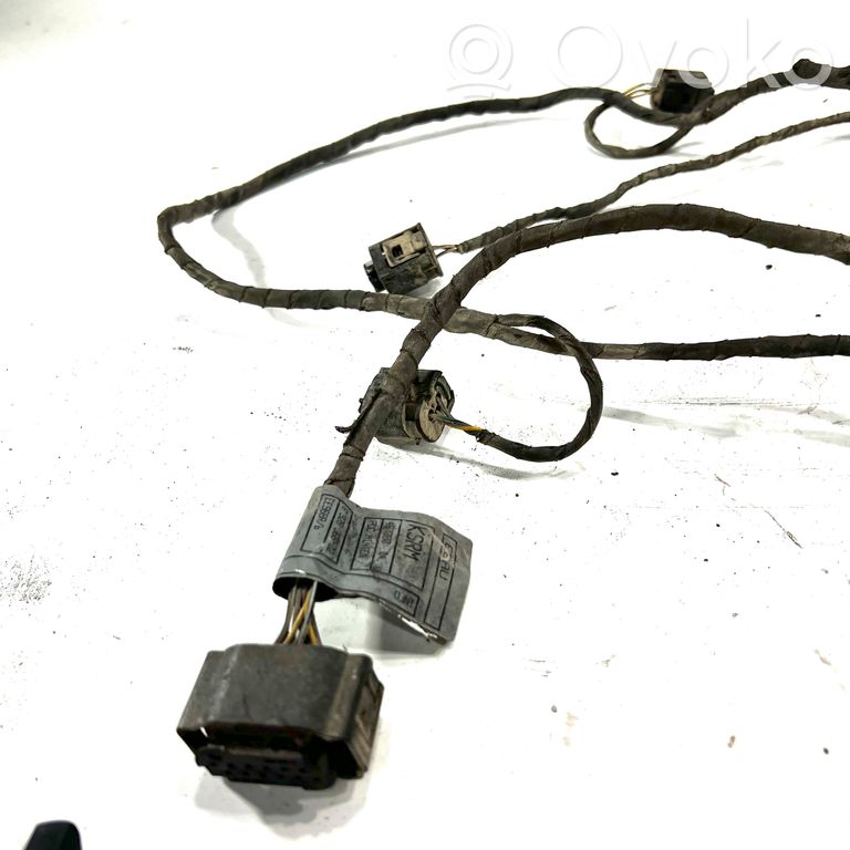 Parkošanas (PDC) sensoru vadu instalācija