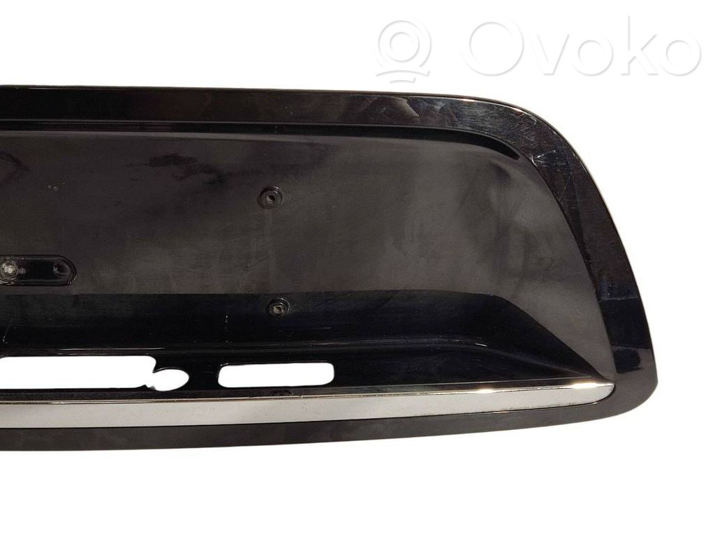 Bagāžnieka numura zīmes apgaismojuma līste