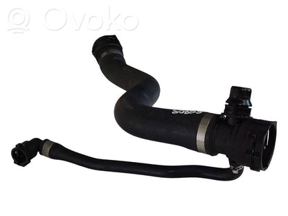 Caurulīte (-es) / šļūtene (-es)