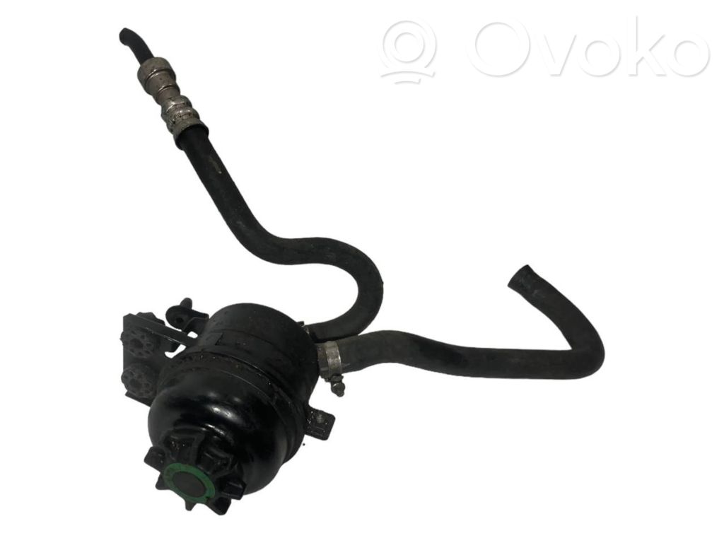 Stūres pastiprinātāja šķidruma tvertne