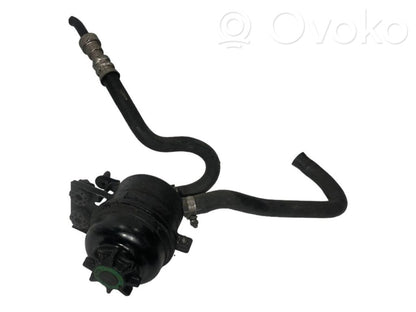 Stūres pastiprinātāja šķidruma tvertne