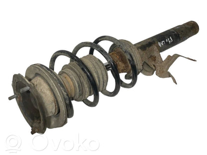 Priekšpusē amortizators ar atsperi