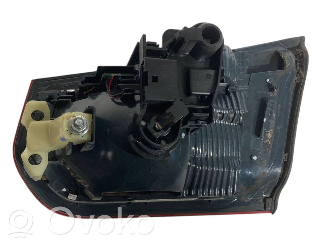 Taillight in the hood