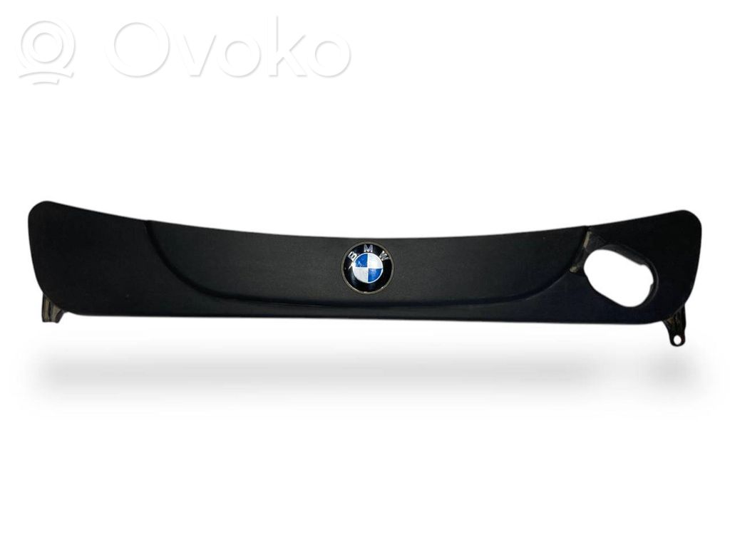 Engine cover (decorative trim)