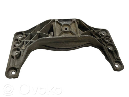 Transmission mounting bracket