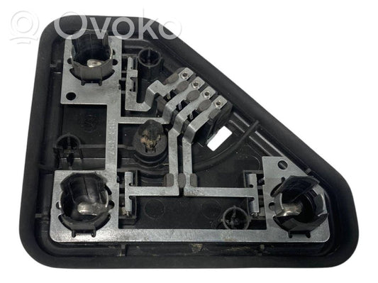 Держатель крышки заднего фонаря