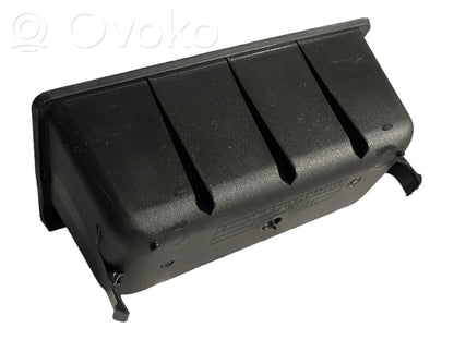 Отсек для хранения вещей в центральной консоли