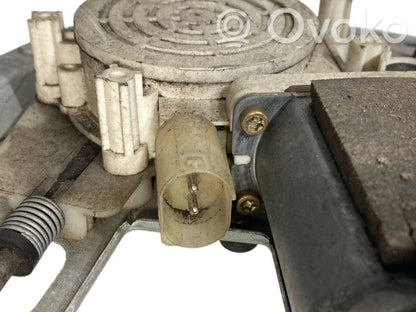 Priekšpusē elektriskā loga pacelšanas mehānisma komplekts