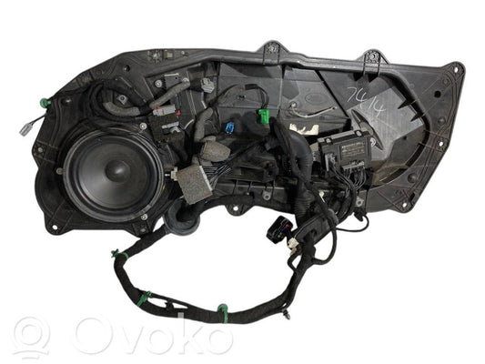 Skaļrunis (-i) priekšējās durvīs