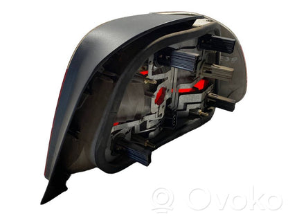 Aizmugurējais lukturis virsbūvē