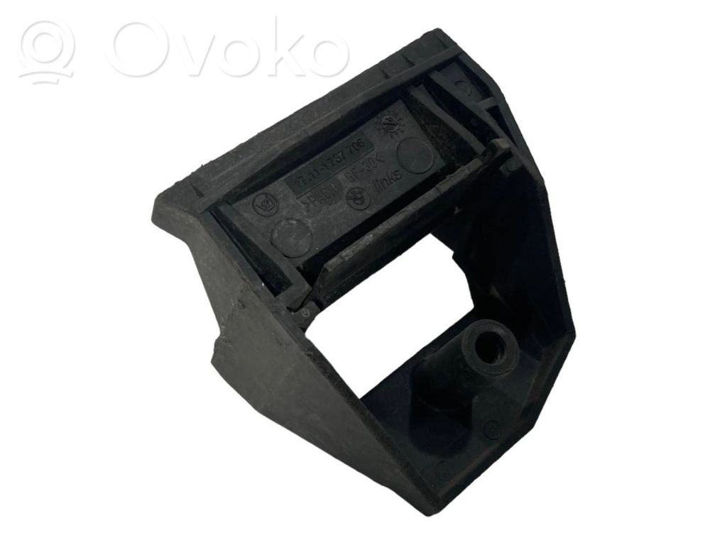 Radiator(s) holder/bracket