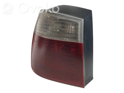 Aizmugurējais lukturis virsbūvē