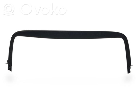 Augšējā dekoratīvā apdare (pie loga)