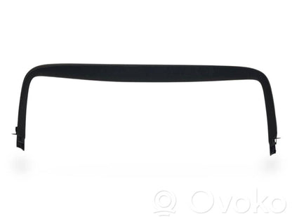 Augšējā dekoratīvā apdare (pie loga)