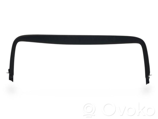 Augšējā dekoratīvā apdare (pie loga)