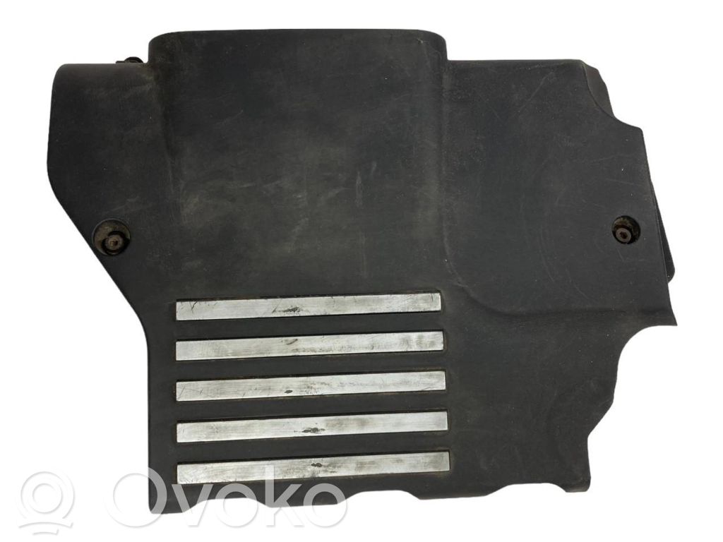 Dzinēja pārsegs (dekoratīva apdare)