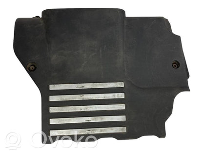 Dzinēja pārsegs (dekoratīva apdare)