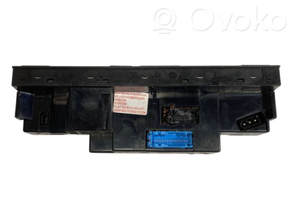 Gaisa kondicioniera / klimata kontroles / salona apsildes vadības bloks (salonā)