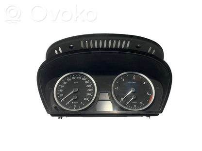 Speedometer (in the instrument panel)
